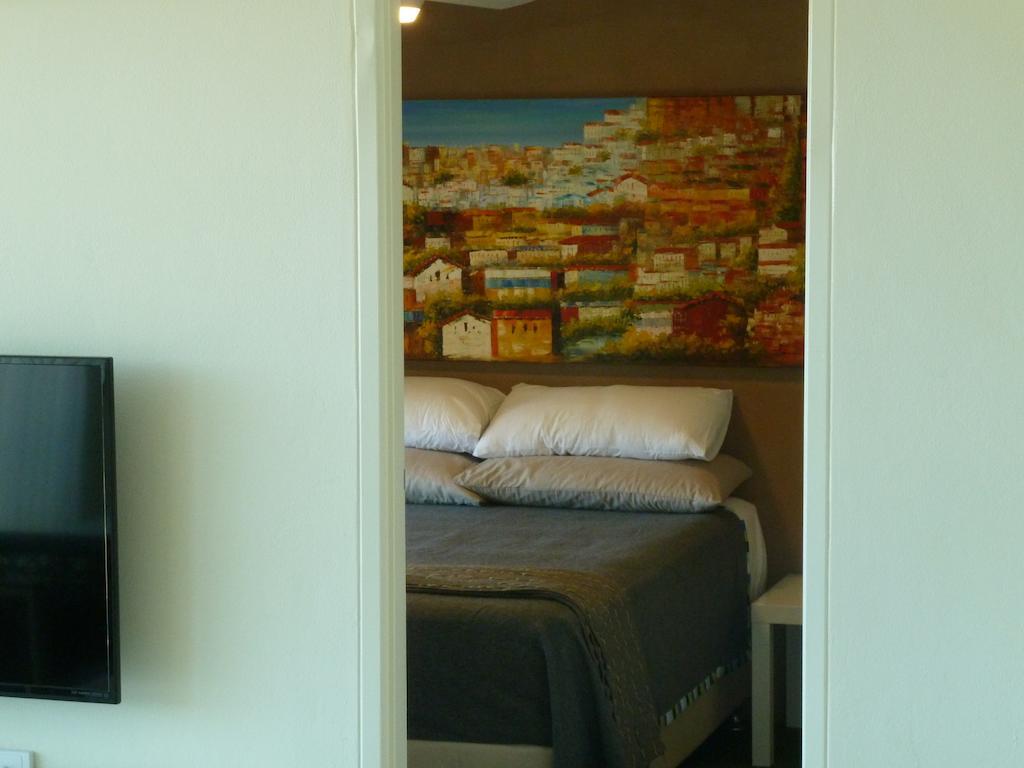 Montgomery Apartments 포스터 객실 사진